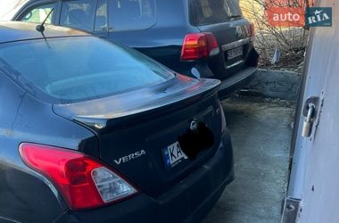 Седан Nissan Versa 2018 в Чернівцях