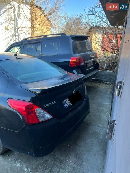 Седан Nissan Versa 2018 в Черновцах