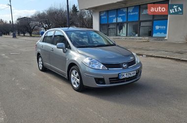 Седан Nissan Versa 2007 в Києві