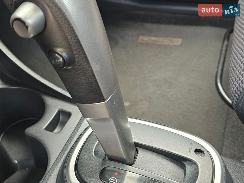 Седан Nissan Versa 2007 в Киеве фото 27 Седан Nissan Versa 2007 в Киеве