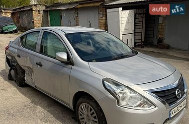 Седан Nissan Versa 2017 в Киеве