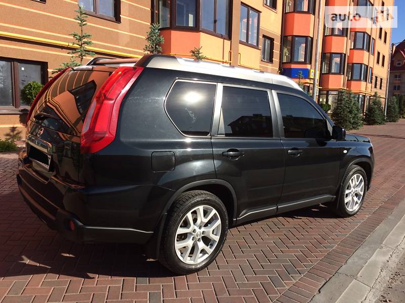 Позашляховик / Кросовер Nissan X-Trail 2011 в Вишневому фото 4 Позашляховик / Кросовер Nissan X-Trail 2011 в Вишневому