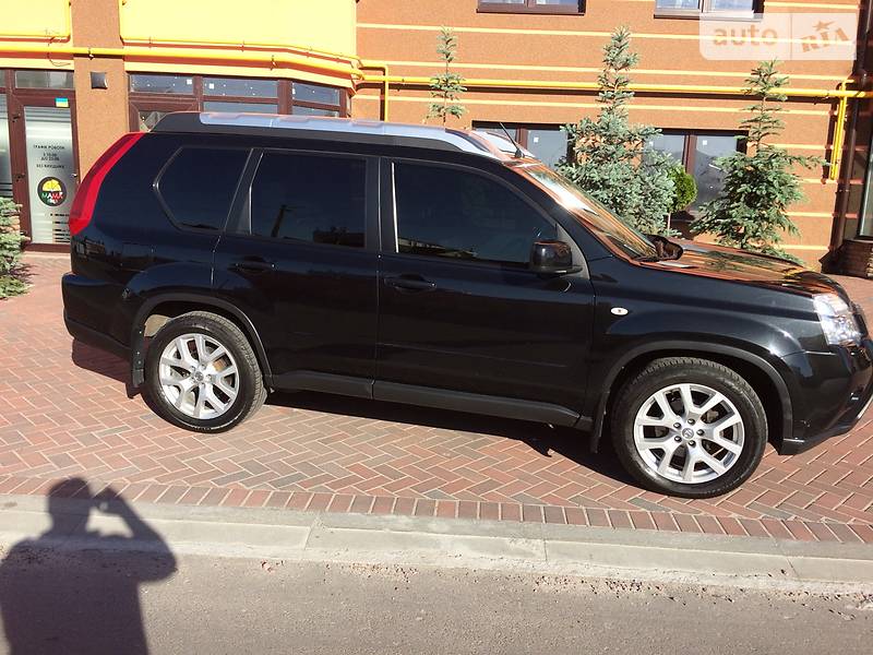 Позашляховик / Кросовер Nissan X-Trail 2011 в Вишневому фото 6 Позашляховик / Кросовер Nissan X-Trail 2011 в Вишневому