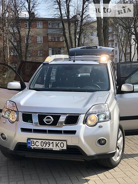 Позашляховик / Кросовер Nissan X-Trail 2012 в 