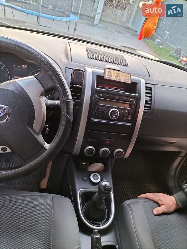 Позашляховик / Кросовер Nissan X-Trail 2011 в Млиніві