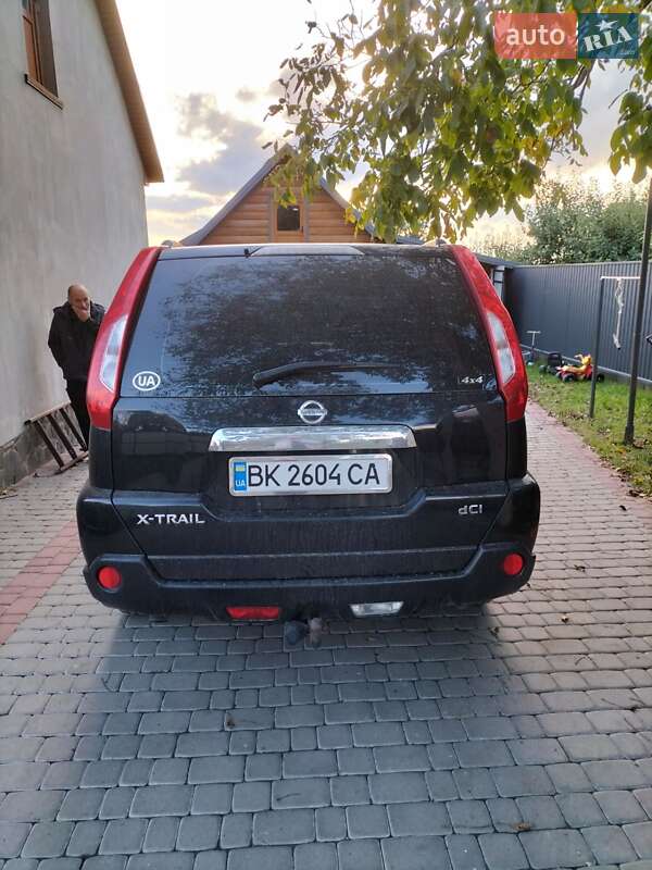 Позашляховик / Кросовер Nissan X-Trail 2011 в Млиніві