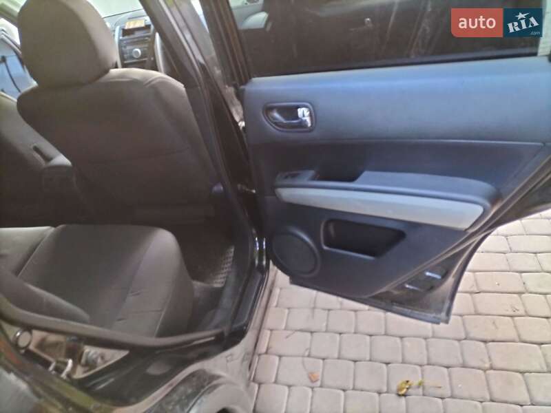 Позашляховик / Кросовер Nissan X-Trail 2011 в Млиніві