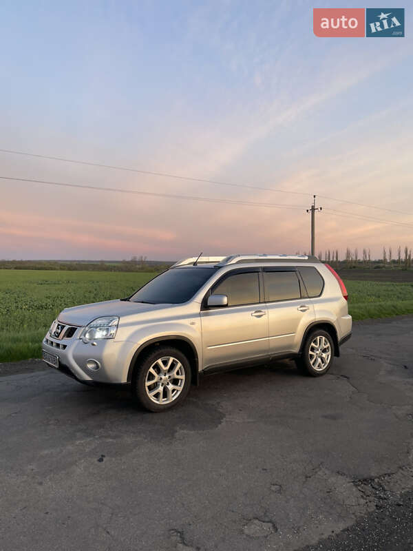 Позашляховик / Кросовер Nissan X-Trail 2012 в Новоархангельську