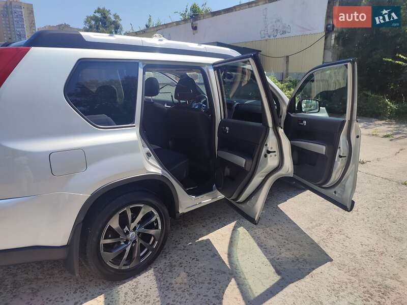 Позашляховик / Кросовер Nissan X-Trail 2011 в Києві