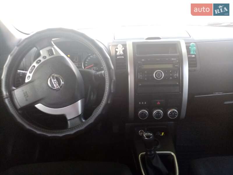 Позашляховик / Кросовер Nissan X-Trail 2011 в Звягелі