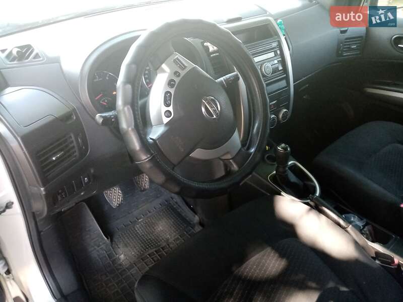 Позашляховик / Кросовер Nissan X-Trail 2011 в Звягелі