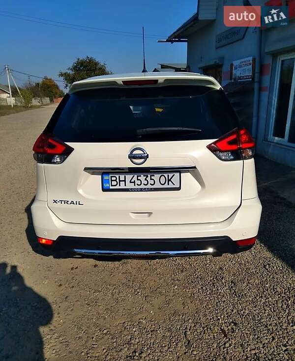 Внедорожник / Кроссовер Nissan X-Trail 2017 в Косове