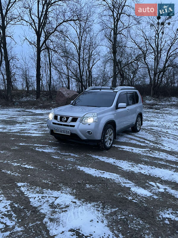 Позашляховик / Кросовер Nissan X-Trail 2012 в Новоархангельську