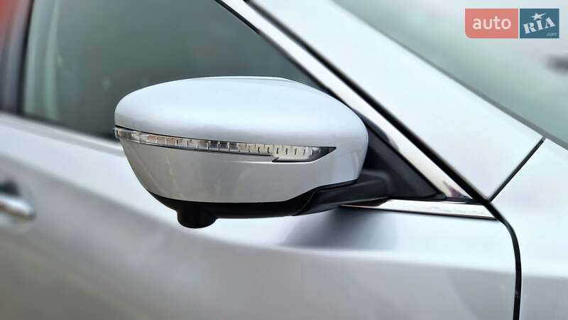 Позашляховик / Кросовер Nissan X-Trail 2017 в Первомайську