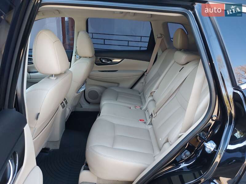 Внедорожник / Кроссовер Nissan X-Trail 2016 в Львове