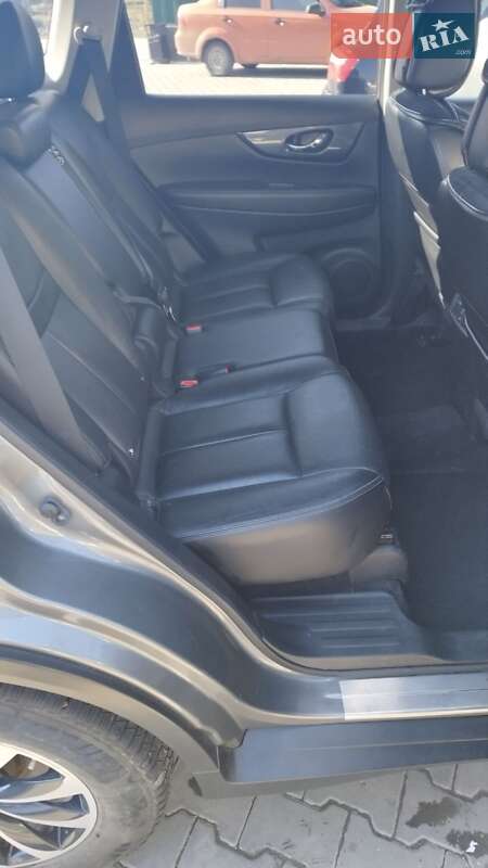 Позашляховик / Кросовер Nissan X-Trail 2016 в Чернівцях