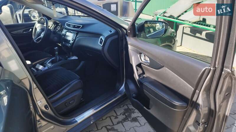 Позашляховик / Кросовер Nissan X-Trail 2016 в Чернівцях