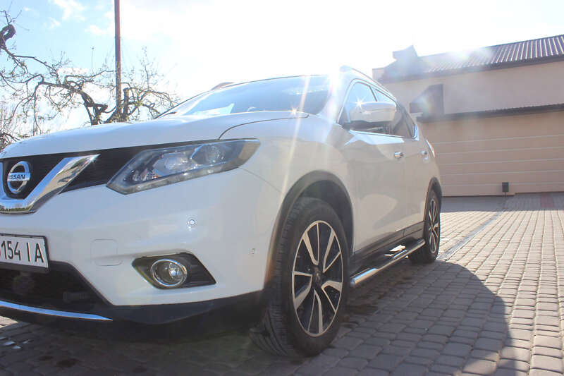 Позашляховик / Кросовер Nissan X-Trail 2015 в Дунаївцях