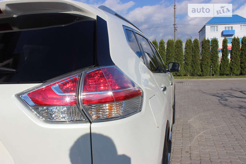 Позашляховик / Кросовер Nissan X-Trail 2015 в Дунаївцях