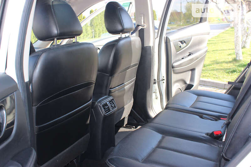 Позашляховик / Кросовер Nissan X-Trail 2015 в Дунаївцях