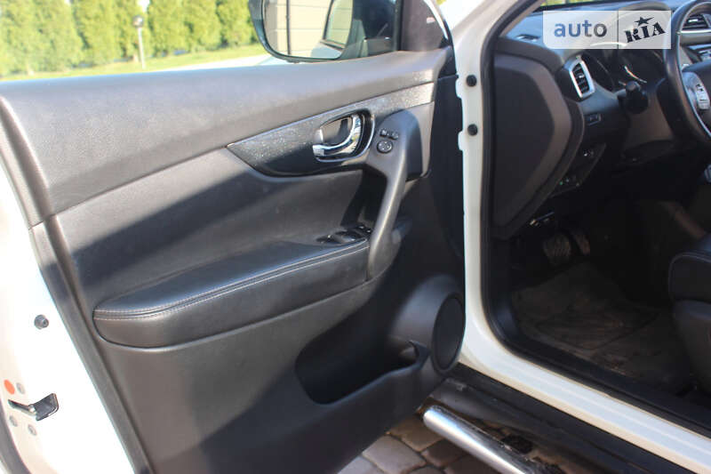 Позашляховик / Кросовер Nissan X-Trail 2015 в Дунаївцях