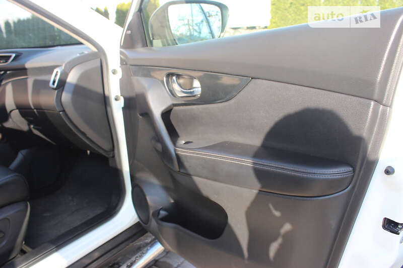 Позашляховик / Кросовер Nissan X-Trail 2015 в Дунаївцях