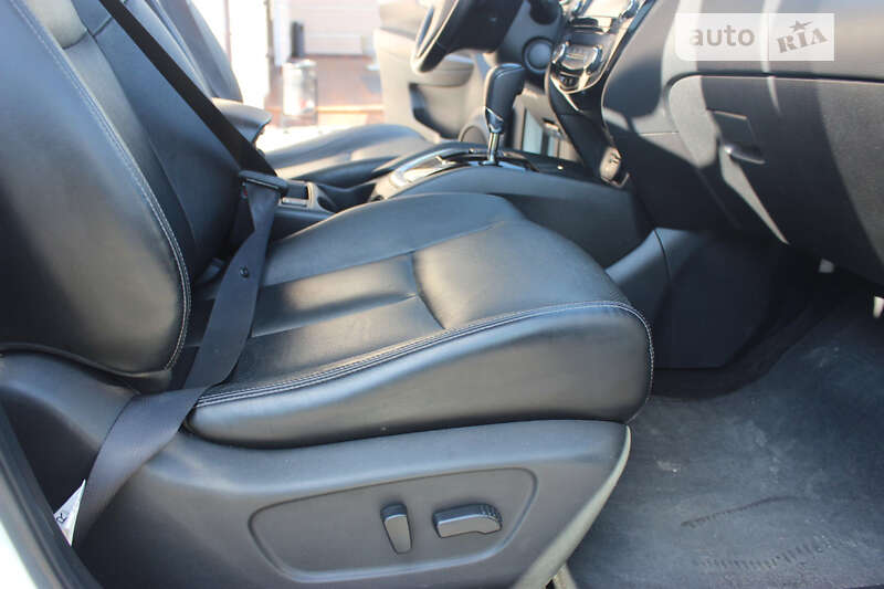 Позашляховик / Кросовер Nissan X-Trail 2015 в Дунаївцях