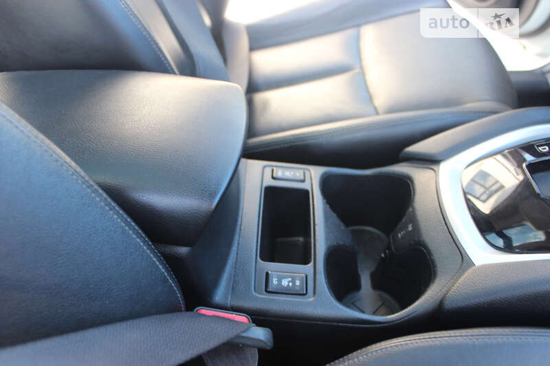 Позашляховик / Кросовер Nissan X-Trail 2015 в Дунаївцях