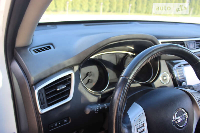 Позашляховик / Кросовер Nissan X-Trail 2015 в Дунаївцях