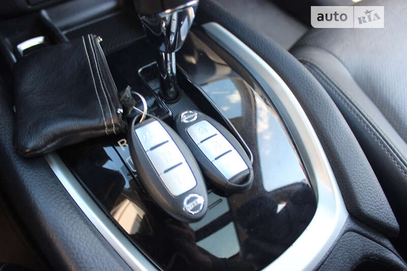 Позашляховик / Кросовер Nissan X-Trail 2015 в Дунаївцях