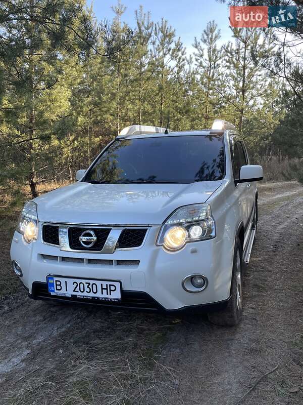 Внедорожник / Кроссовер Nissan X-Trail 2011 в Зенькове