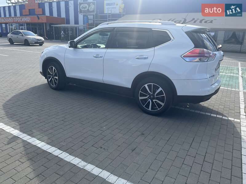 Внедорожник / Кроссовер Nissan X-Trail 2016 в Калуше