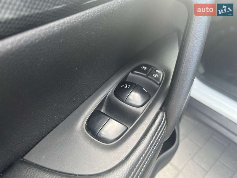 Внедорожник / Кроссовер Nissan X-Trail 2016 в Калуше