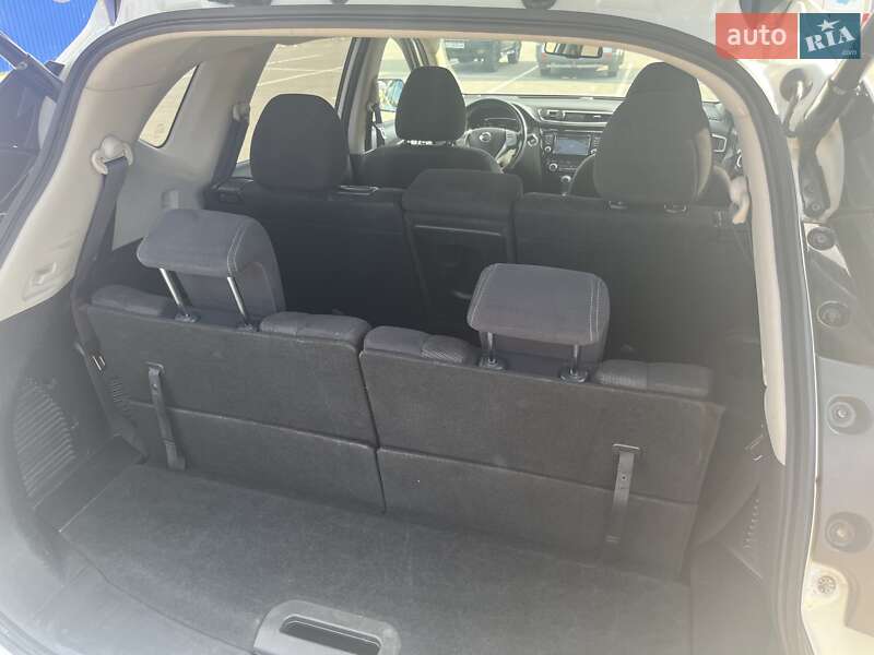 Внедорожник / Кроссовер Nissan X-Trail 2016 в Калуше