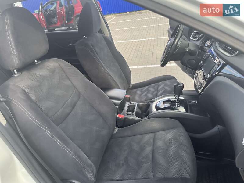 Внедорожник / Кроссовер Nissan X-Trail 2016 в Калуше