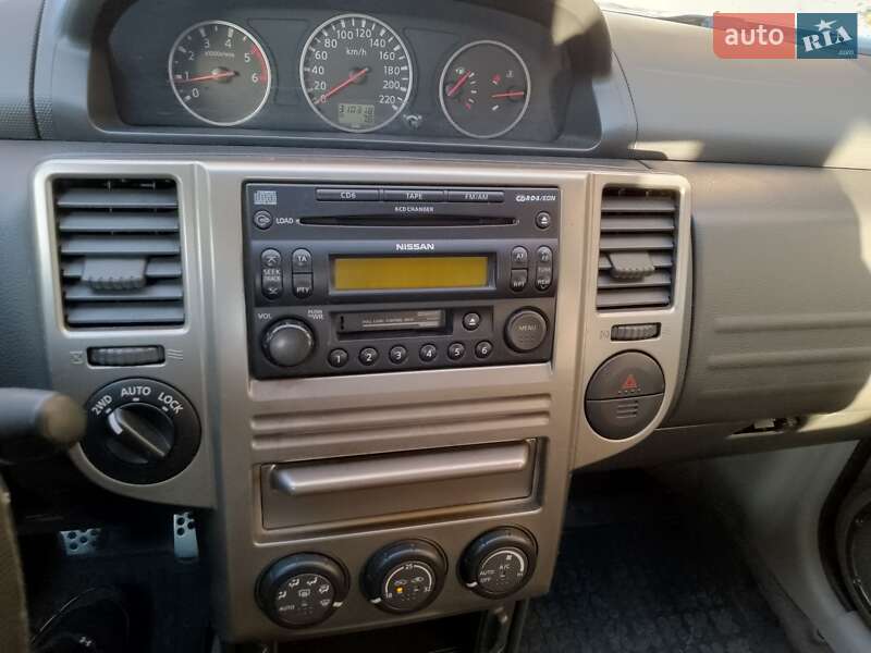 Позашляховик / Кросовер Nissan X-Trail 2005 в Харкові