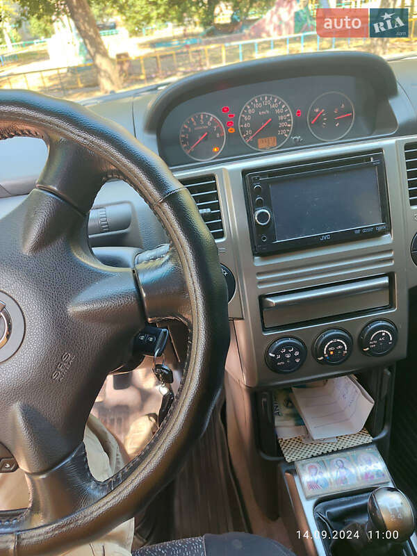 Позашляховик / Кросовер Nissan X-Trail 2006 в Києві