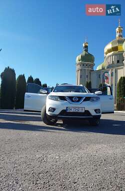 Внедорожник / Кроссовер Nissan X-Trail 2016 в Дубно