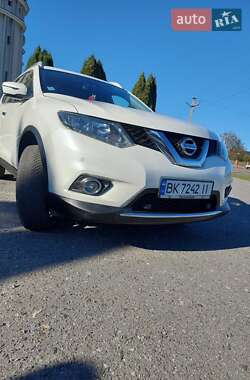 Внедорожник / Кроссовер Nissan X-Trail 2016 в Дубно