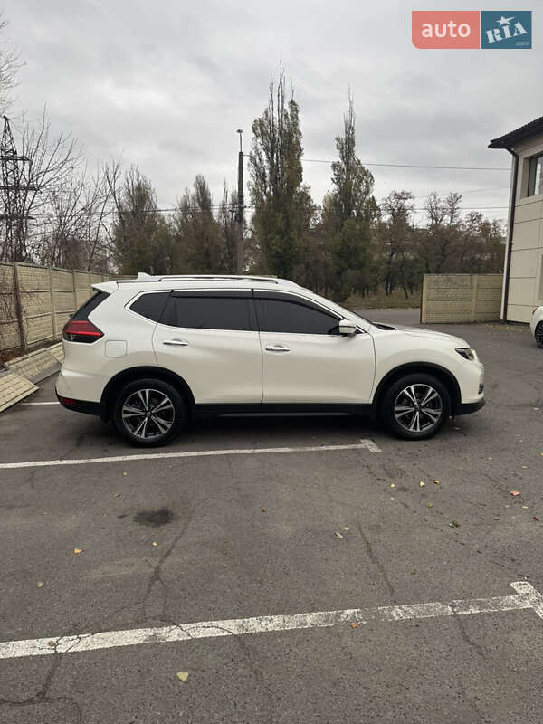 Внедорожник / Кроссовер Nissan X-Trail 2017 в Днепре