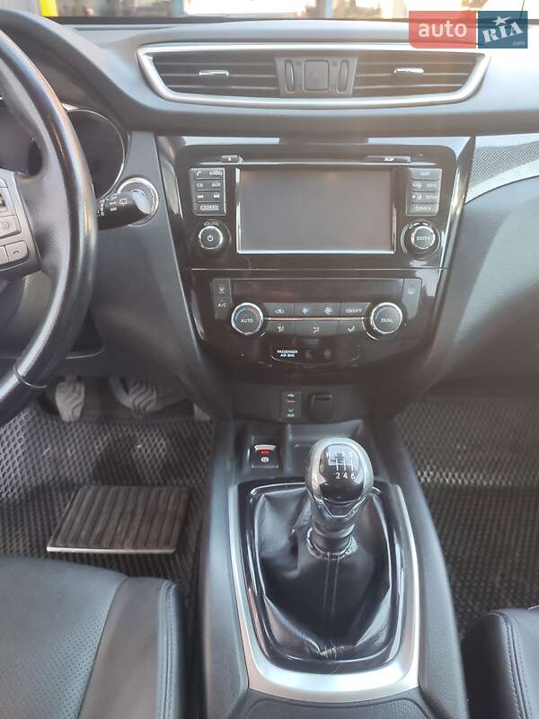 Позашляховик / Кросовер Nissan X-Trail 2014 в Десні