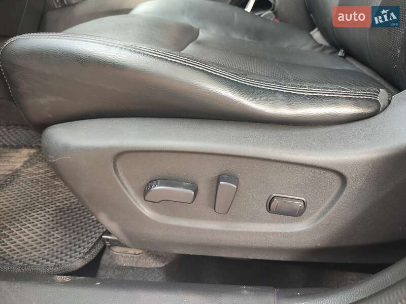 Позашляховик / Кросовер Nissan X-Trail 2014 в Десні