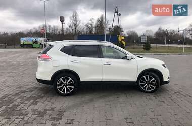 Внедорожник / Кроссовер Nissan X-Trail 2016 в Луцке
