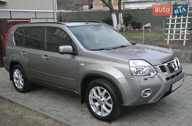 Позашляховик / Кросовер Nissan X-Trail 2013 в 