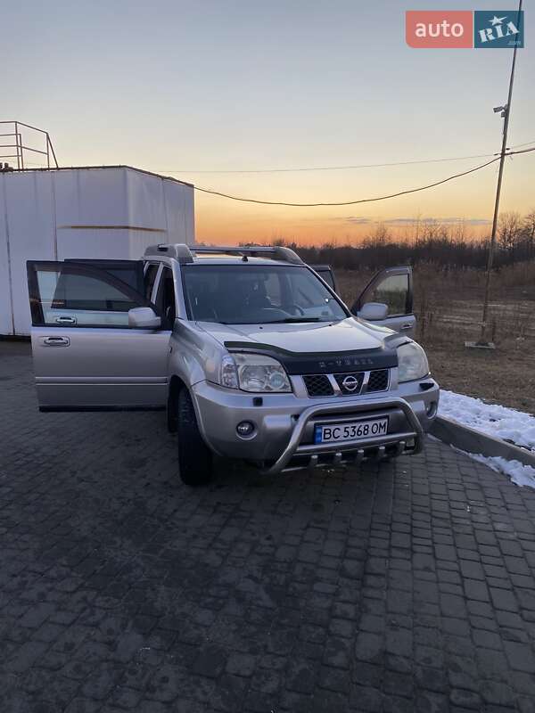 Позашляховик / Кросовер Nissan X-Trail 2005 в Новояворівську