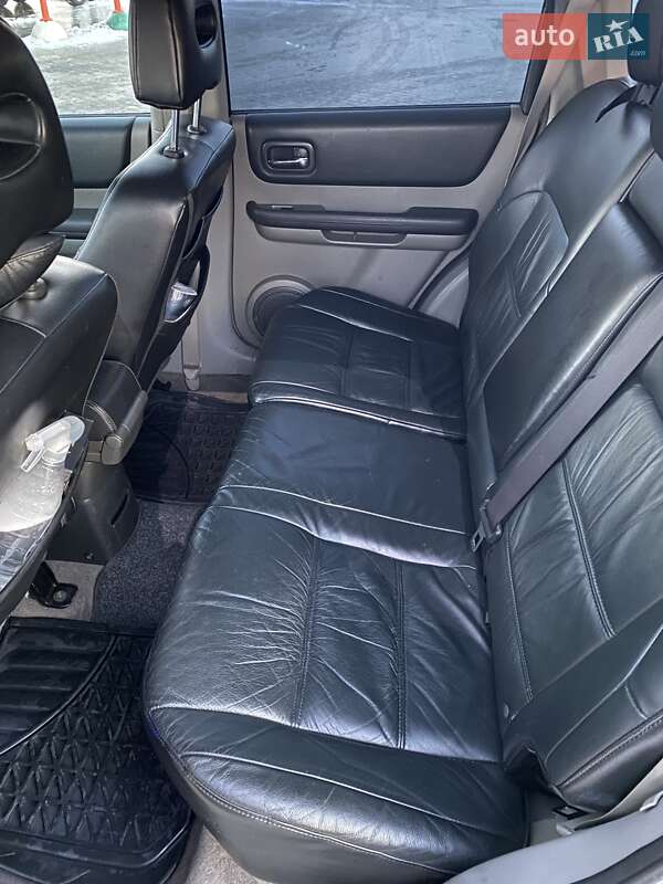 Позашляховик / Кросовер Nissan X-Trail 2005 в Новояворівську