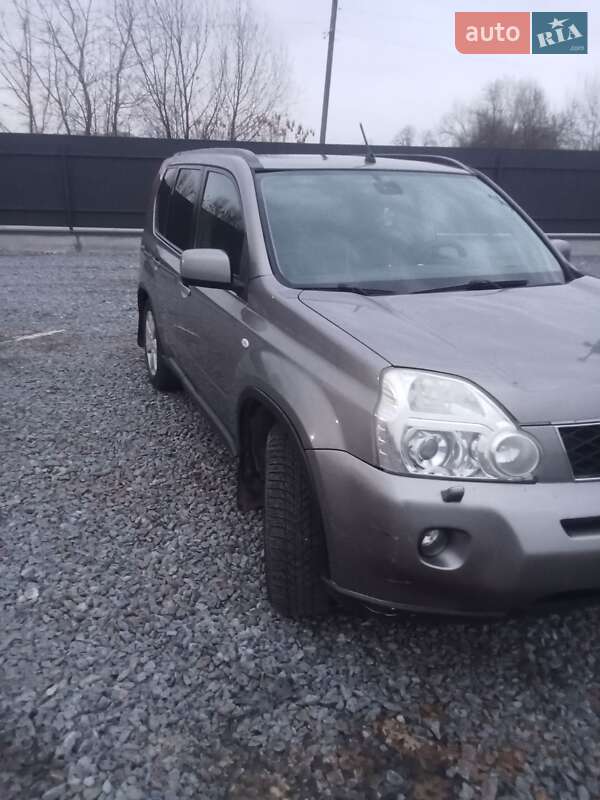 Позашляховик / Кросовер Nissan X-Trail 2010 в Львові