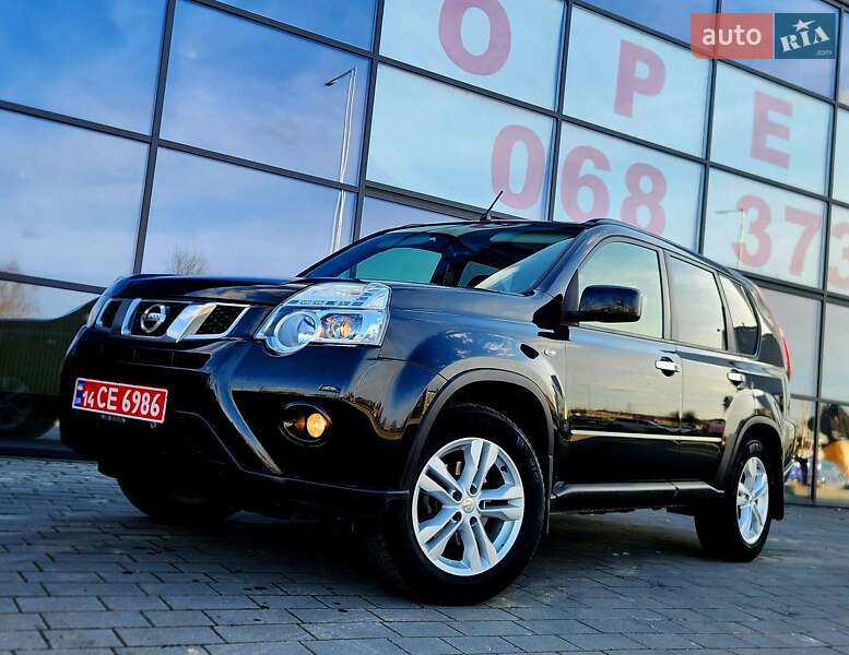 Позашляховик / Кросовер Nissan X-Trail 2012 в 