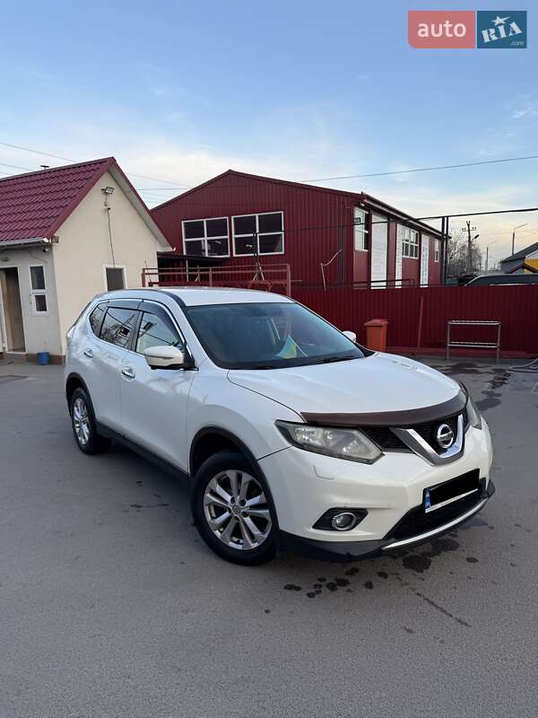 Внедорожник / Кроссовер Nissan X-Trail 2015 в 