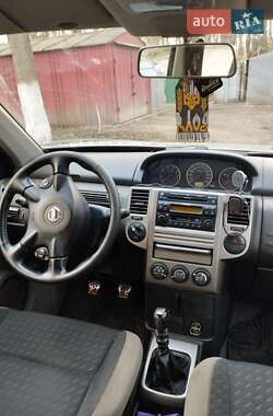 Позашляховик / Кросовер Nissan X-Trail 2005 в 